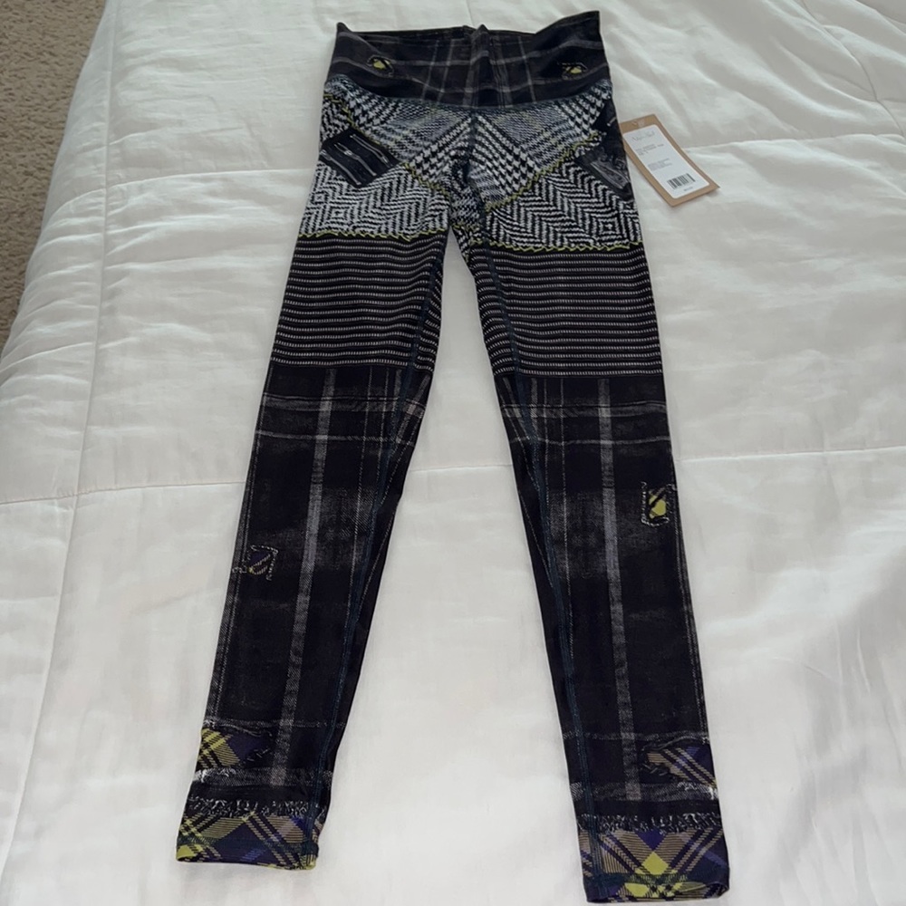Niyama Sol Black and Yellow Geometric Leggings size small